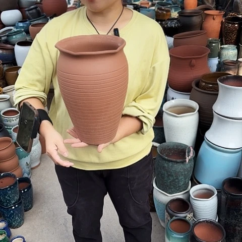 口20高31瑕疵底部鼓包。