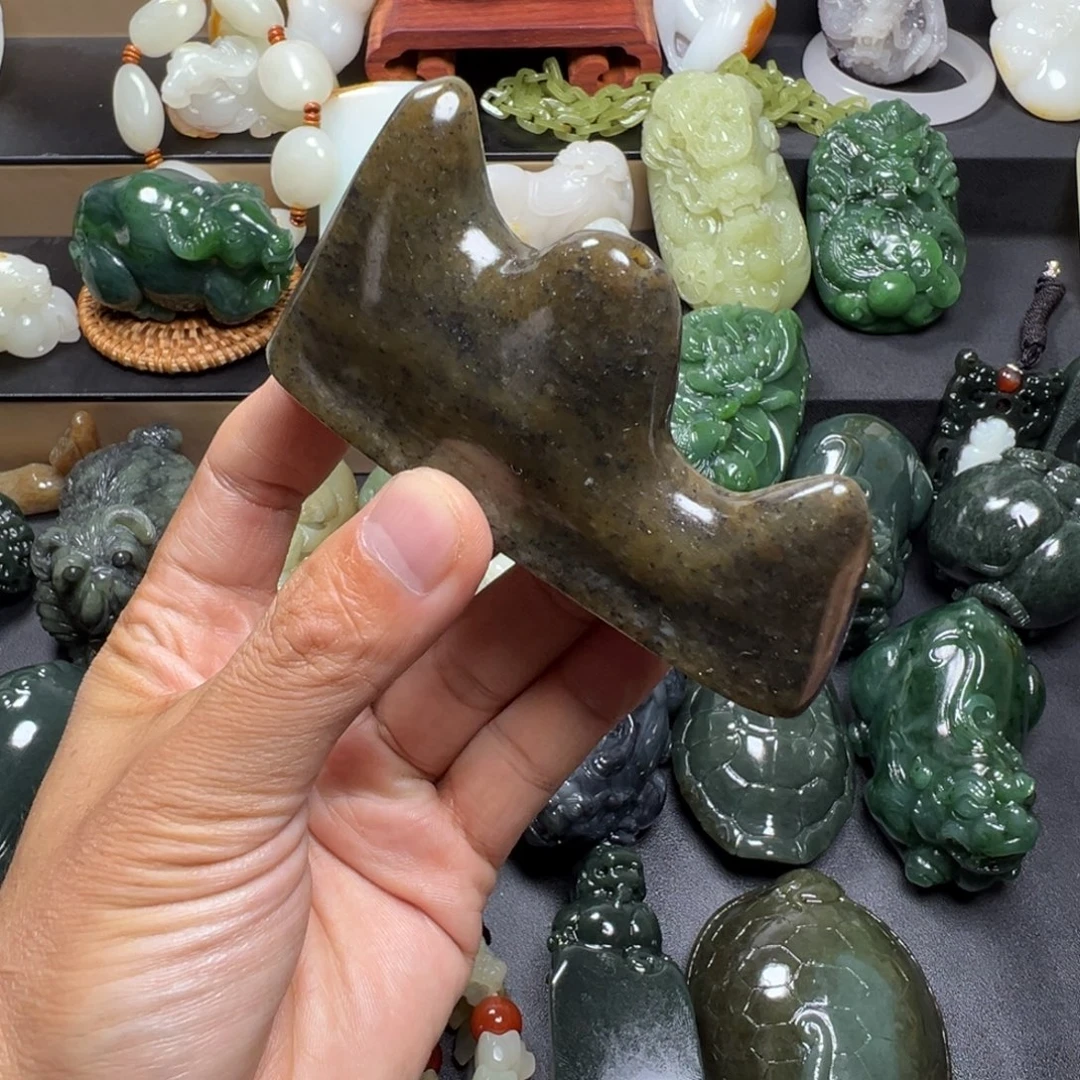 和田玉未镶嵌把件