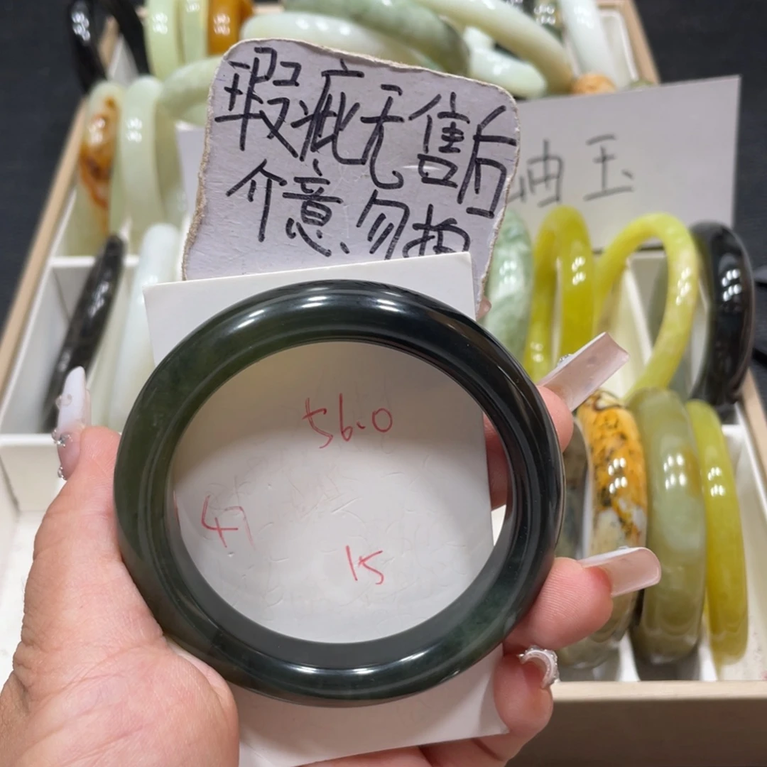 蛇纹石玉未镶嵌手镯
