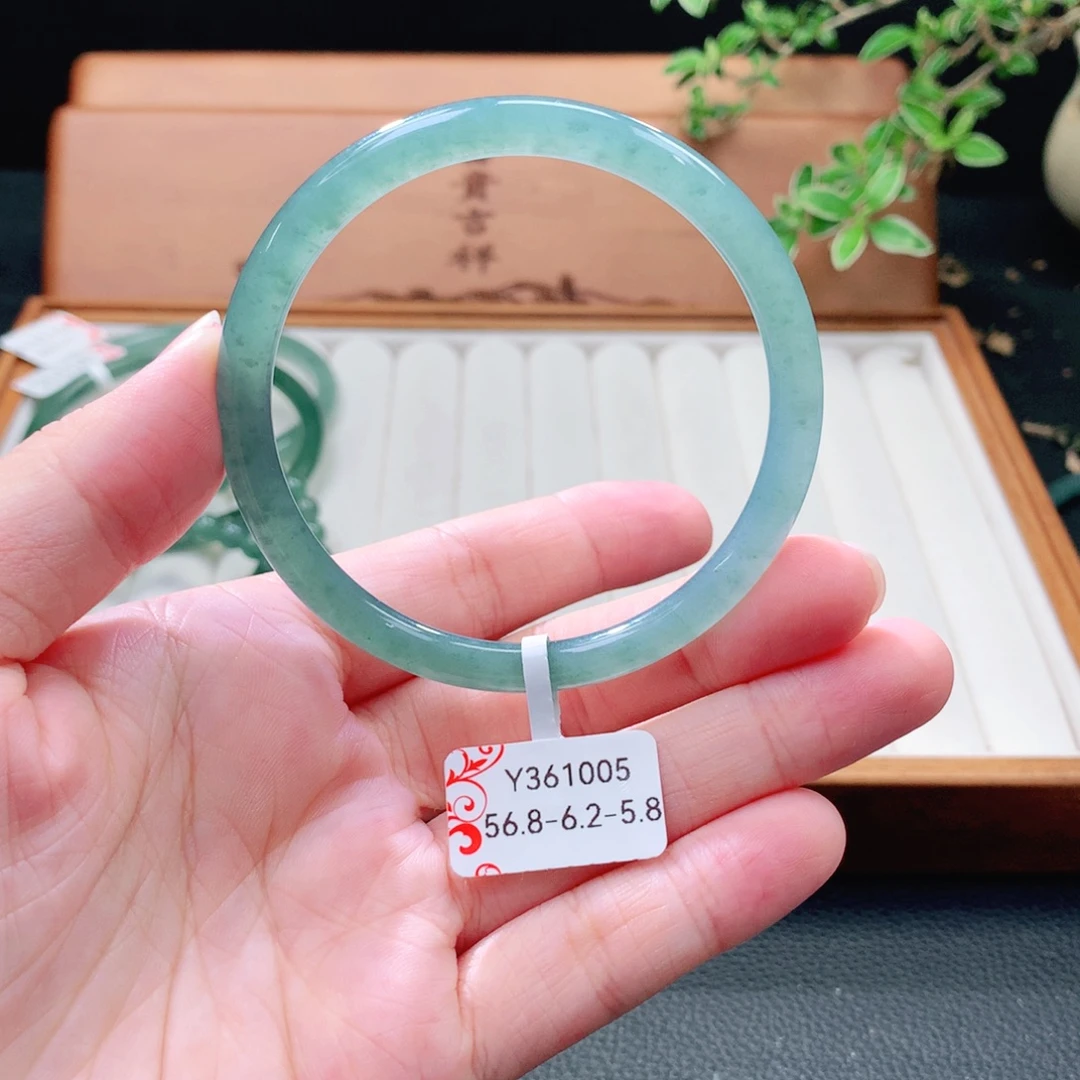 翡翠未镶嵌手镯（圆镯）