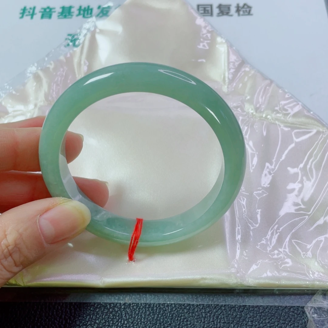 月****翡翠未镶嵌手镯天然