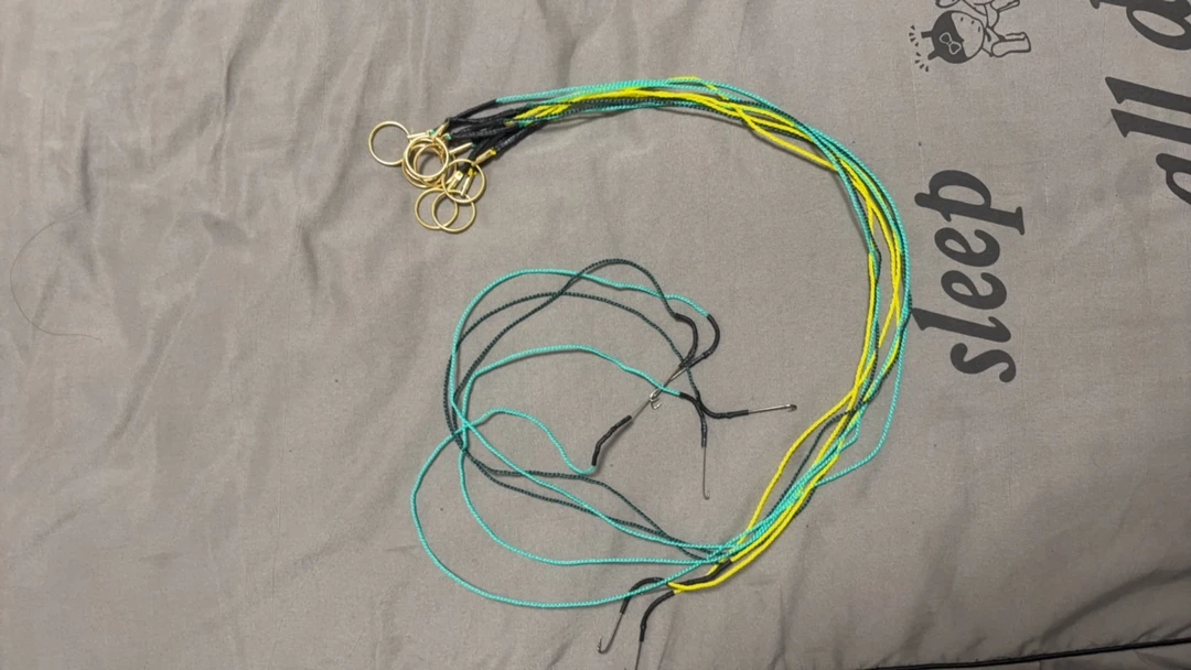 2025新款带八字环纯手工手搓尼龙绳带倒刺歪嘴线钩 三个颜色随机