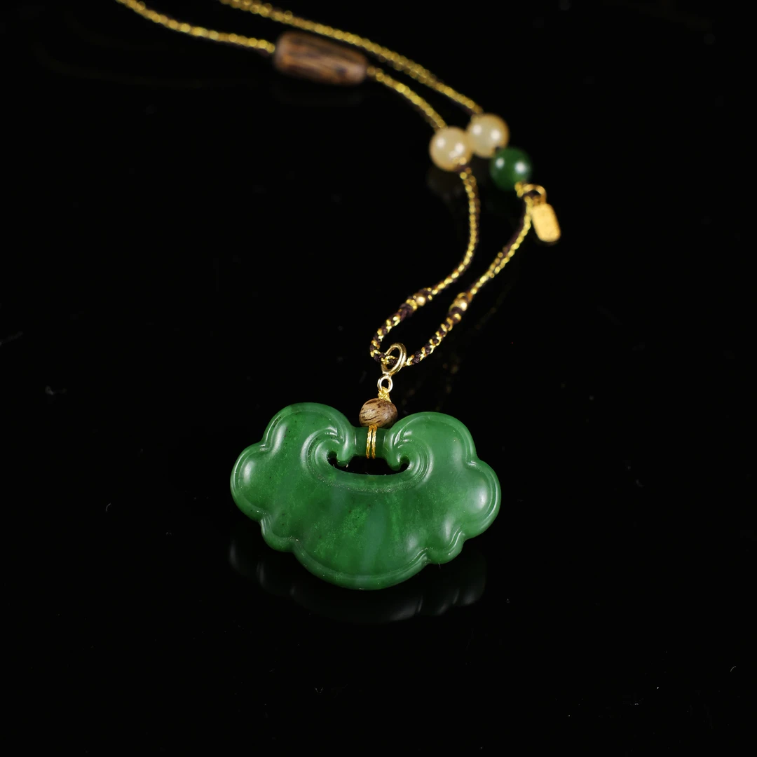 沉香沉香带宝18K金和田玉配石祥云设计沉香