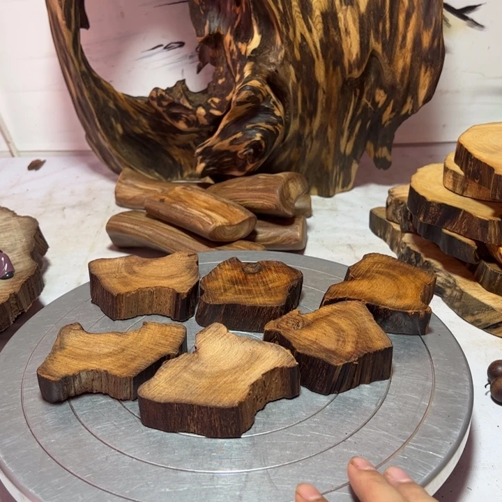 青***跑木一物一拍风化摆件40元