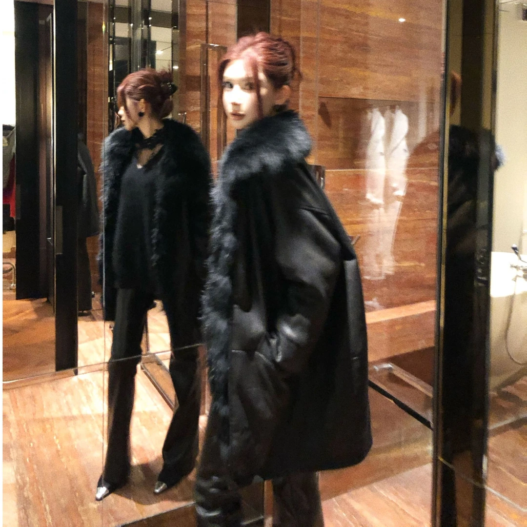 LI婉君【气场全开】”貉子毛领“麂皮绒”鹅绒“羽绒皮草LWJ25D4C3951