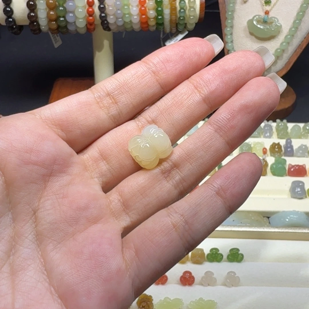 和田玉未镶嵌珠宝半成品并蒂莲糖白