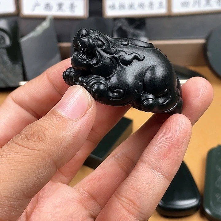 W***-和田玉未镶嵌颈饰