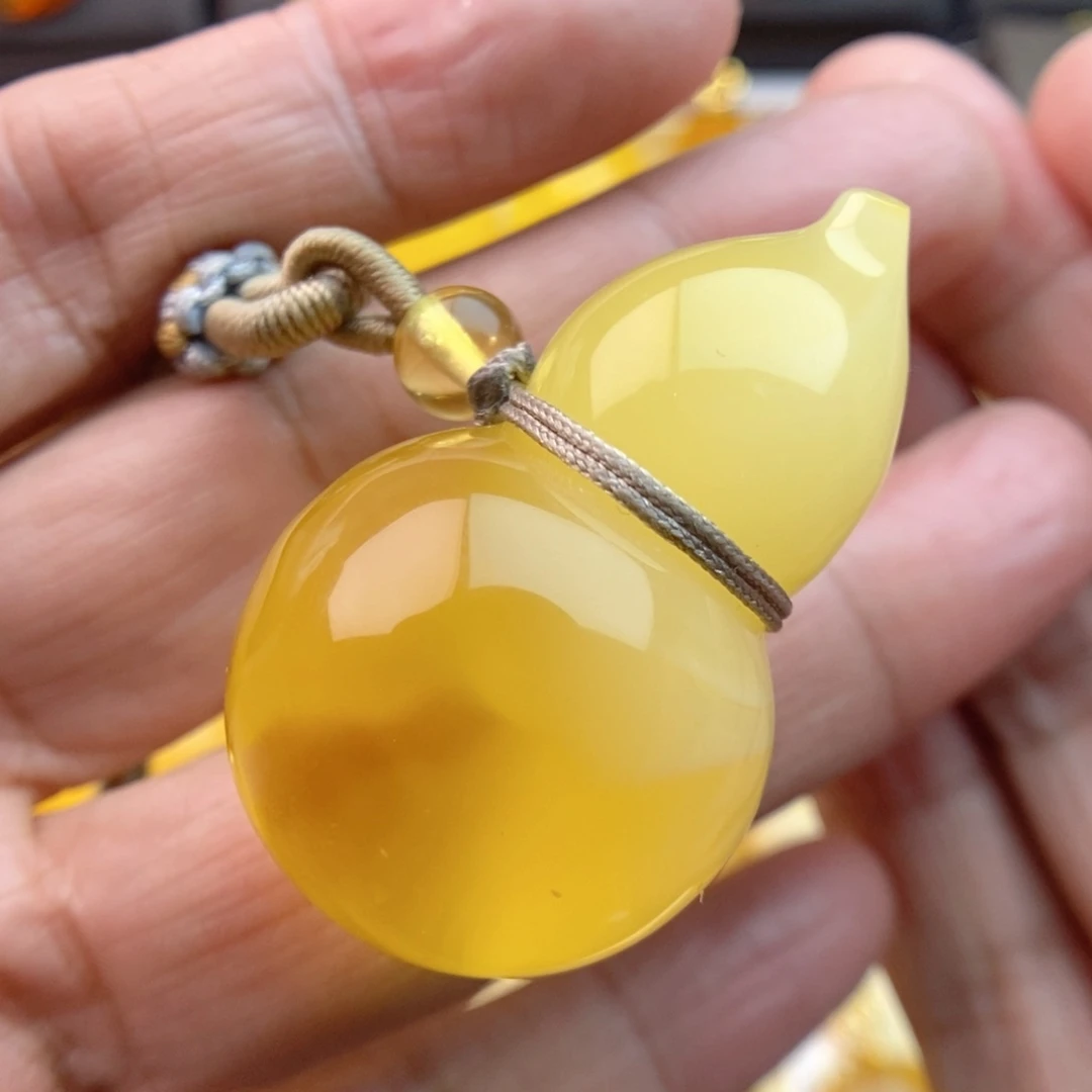 琥珀颈饰未镶嵌葫芦