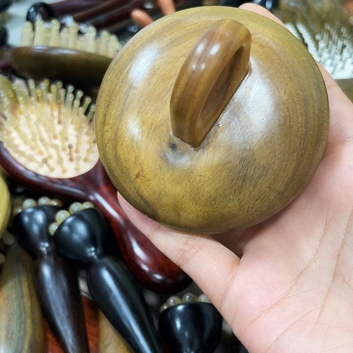 绿檀羊角按摩梳微瑕