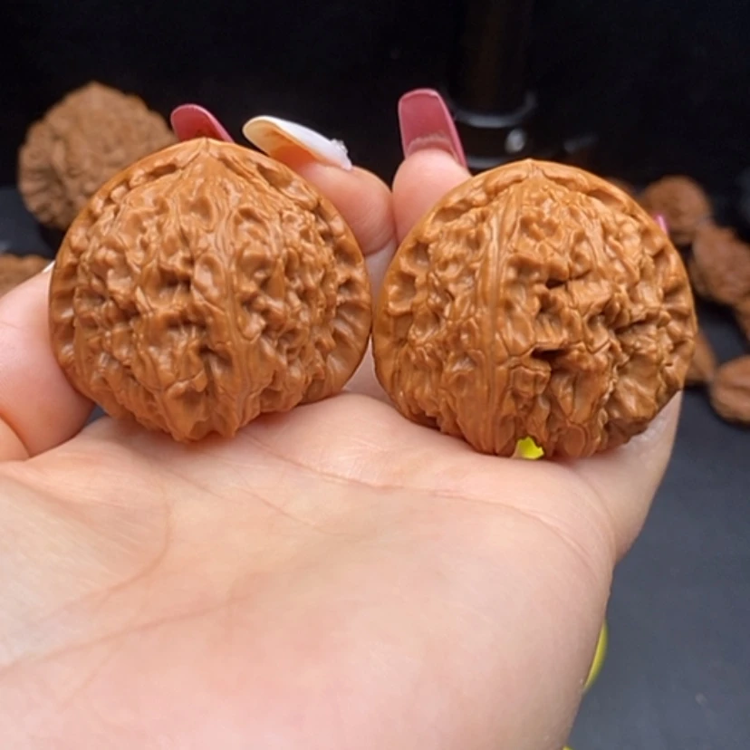 【闪购商品】文玩核桃把件三角白