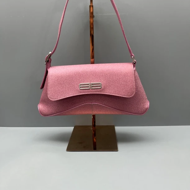 95新 Balenciaga/巴黎世家 未使用细闪粉色腋下包Flap款式
