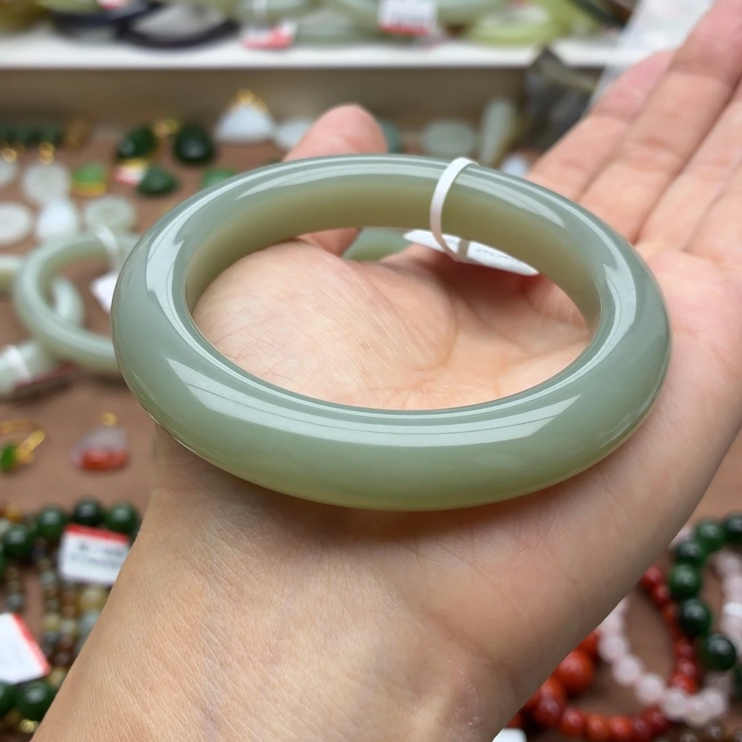 和田玉未镶嵌手镯卡56圈