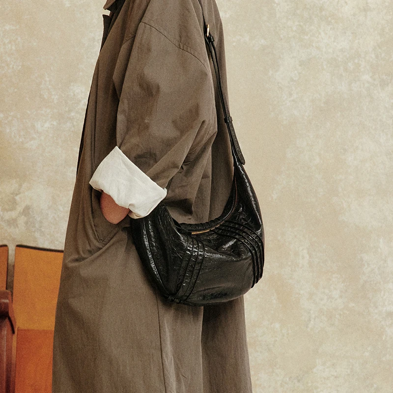 avalea葳里头层牛皮可颂牛角包 2025新款单肩马鞍包斜挎女包C404