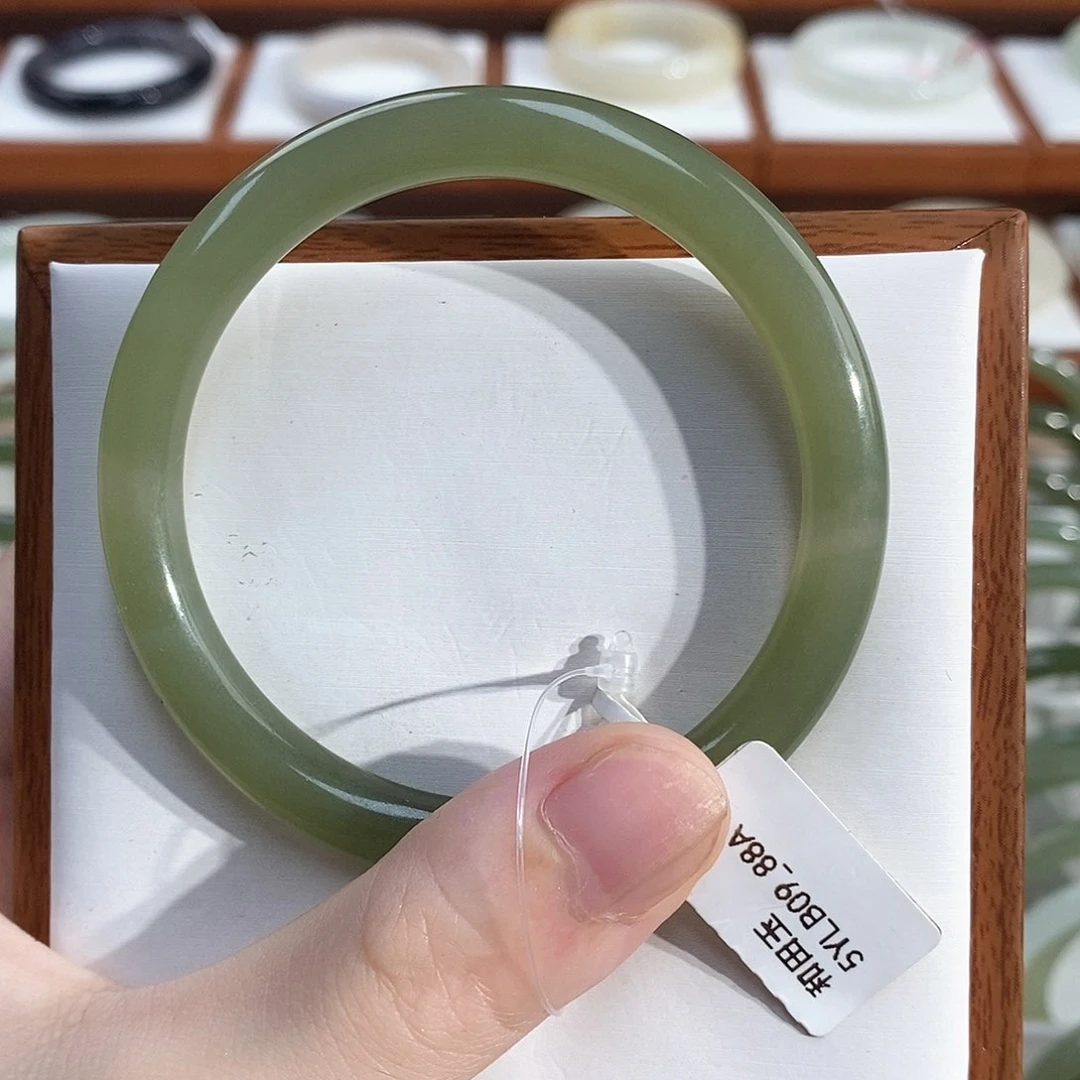 和田玉手镯未镶嵌怡