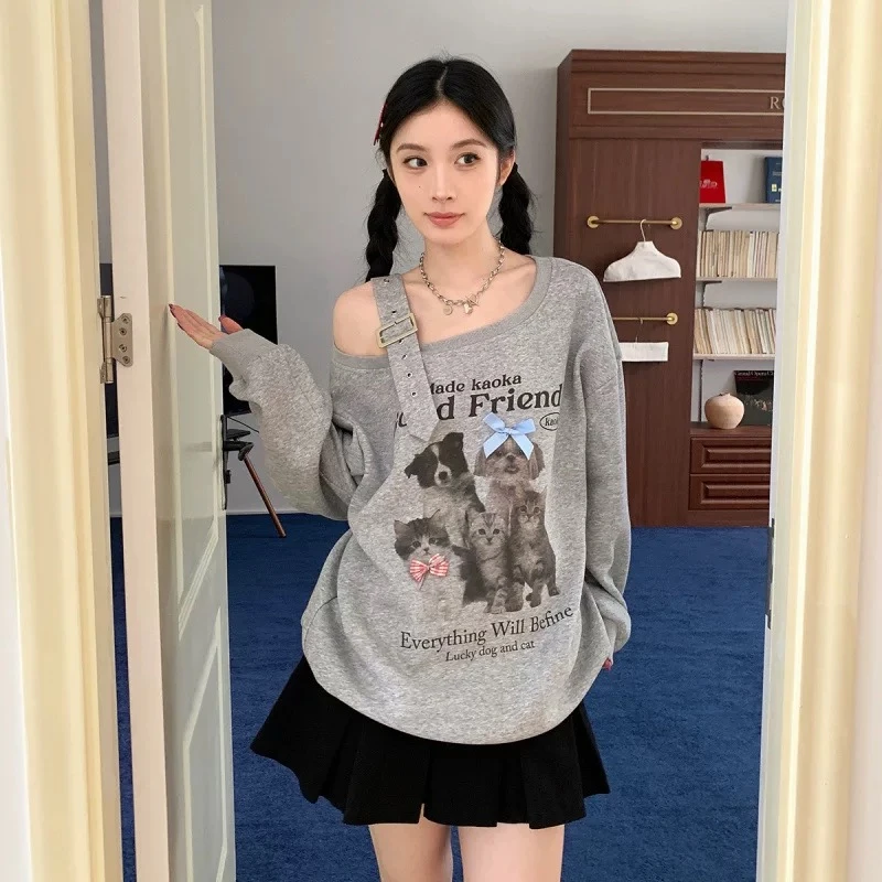 可爱减龄印花斜肩露肩长袖卫衣女秋冬季新款宽松显瘦外穿百搭上衣