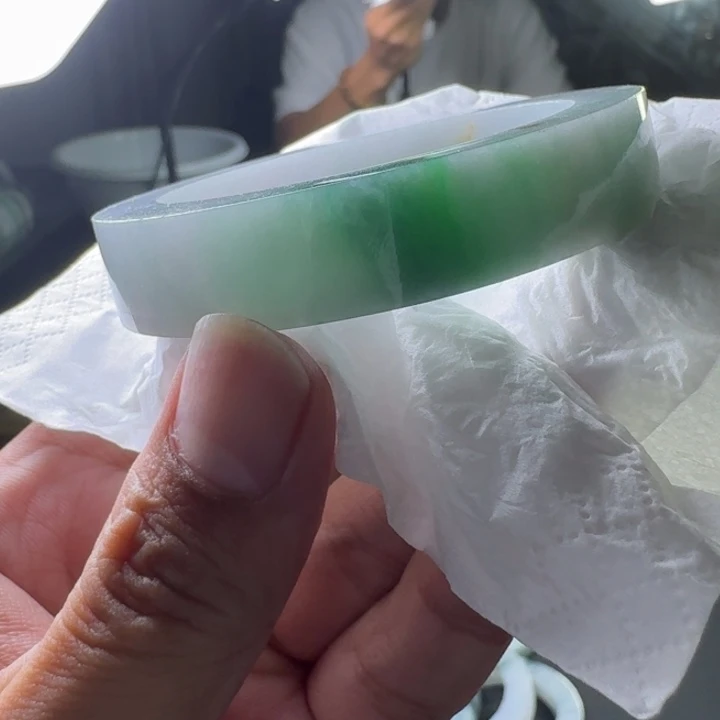 定制翡翠未镶嵌手镯