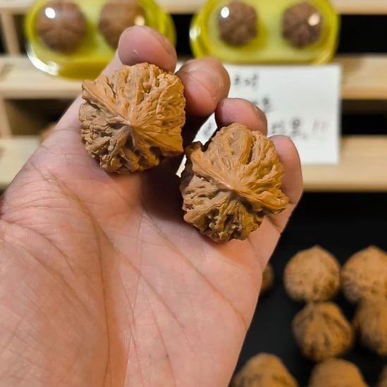 文玩核桃吊坠野牛35