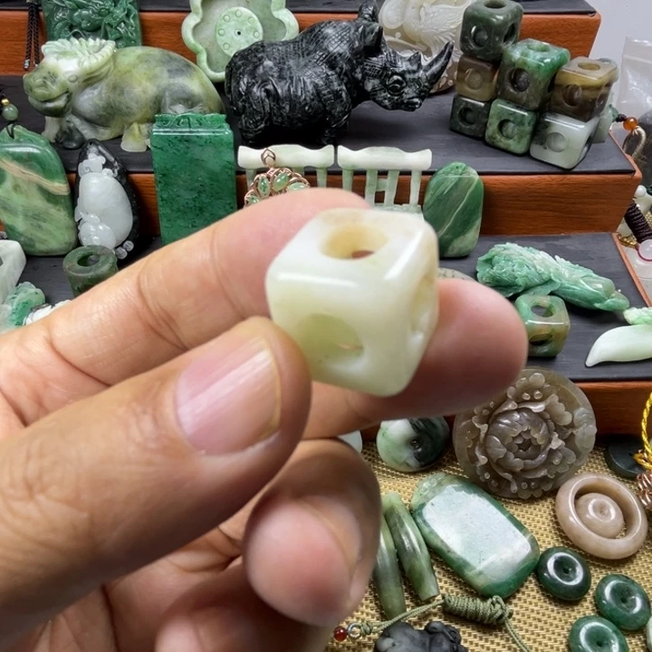 独山玉未镶嵌珠宝半成品