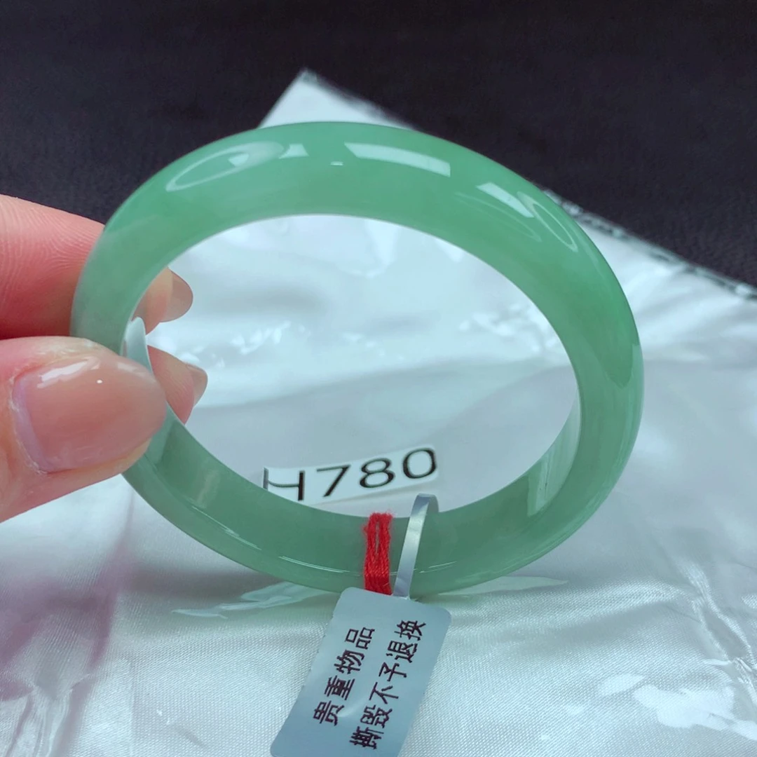 翡翠手镯未镶嵌手镯88