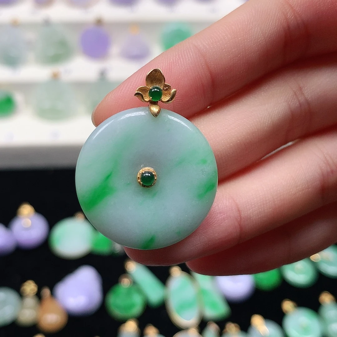 颈饰18K金镶嵌翡翠翡翠吊坠