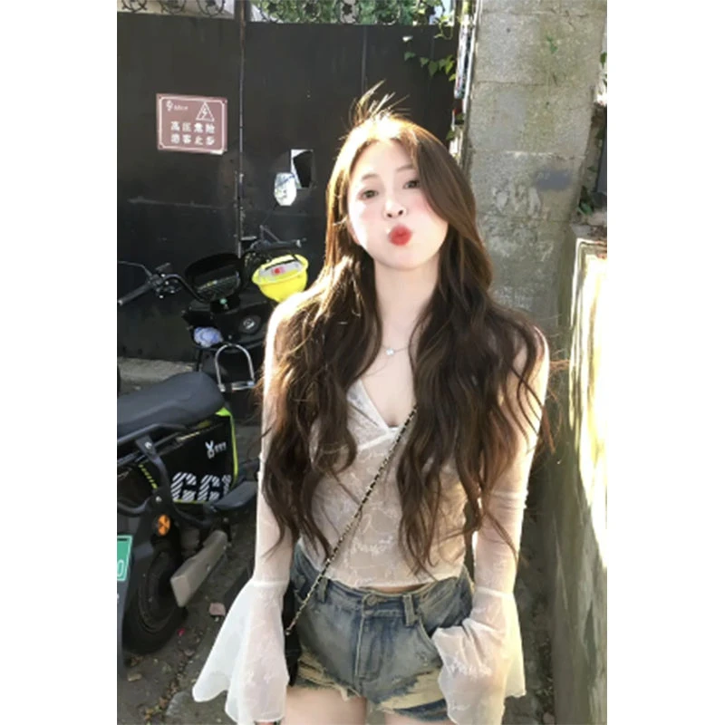 夏季新款显瘦修身穿搭设计感花引薄款长袖上衣简约时尚高腰短裤女