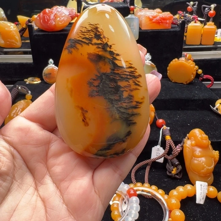 未镶嵌石英质玉（黄龙玉）颈饰王*东