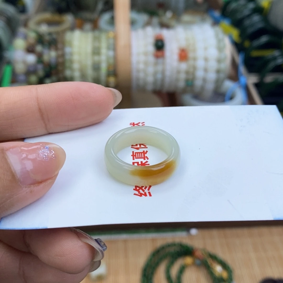 未镶嵌戒指和田玉