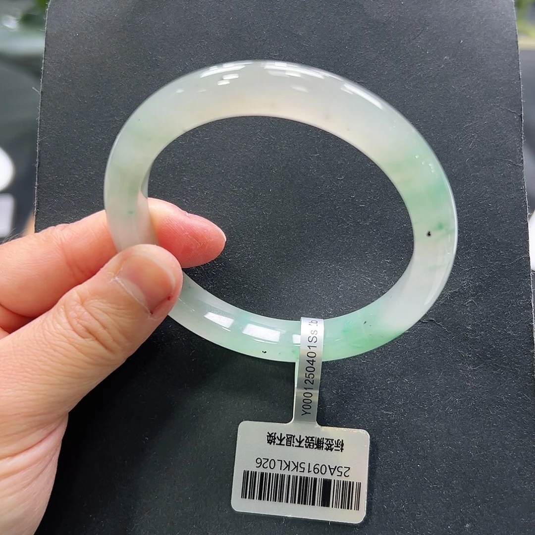 未镶嵌手镯石英质玉（非洲翠）➕小甜56.5