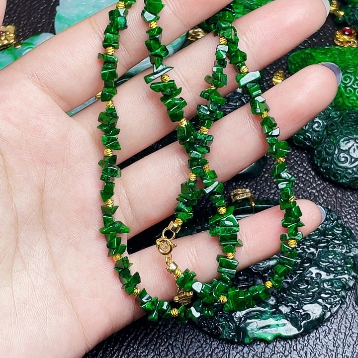 翡翠未镶嵌颈饰多样性