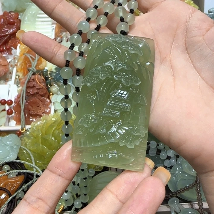 未镶嵌蛇纹石玉吊坠