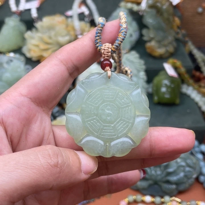 蛇纹石玉吊坠合金