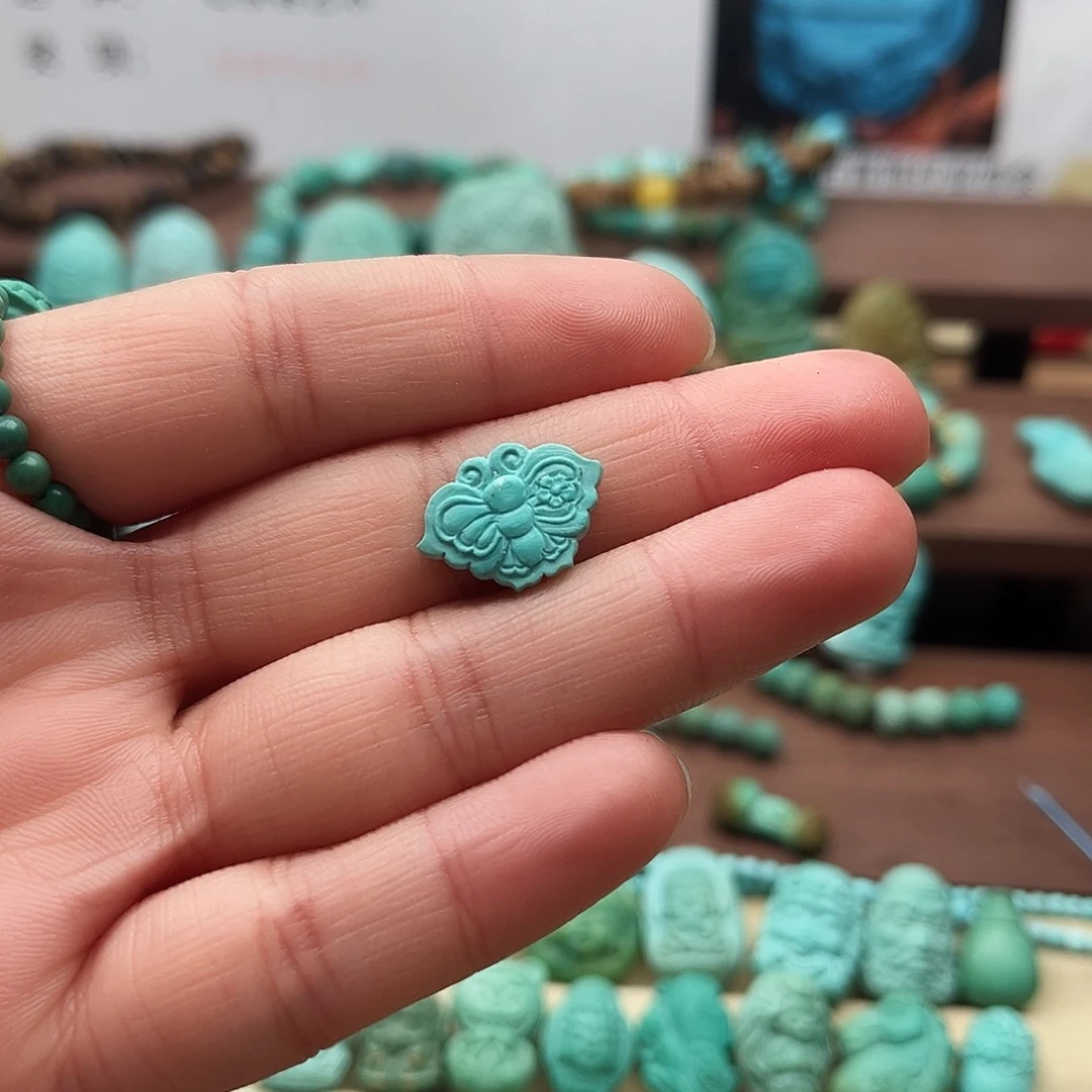 绿松石未镶嵌颈饰