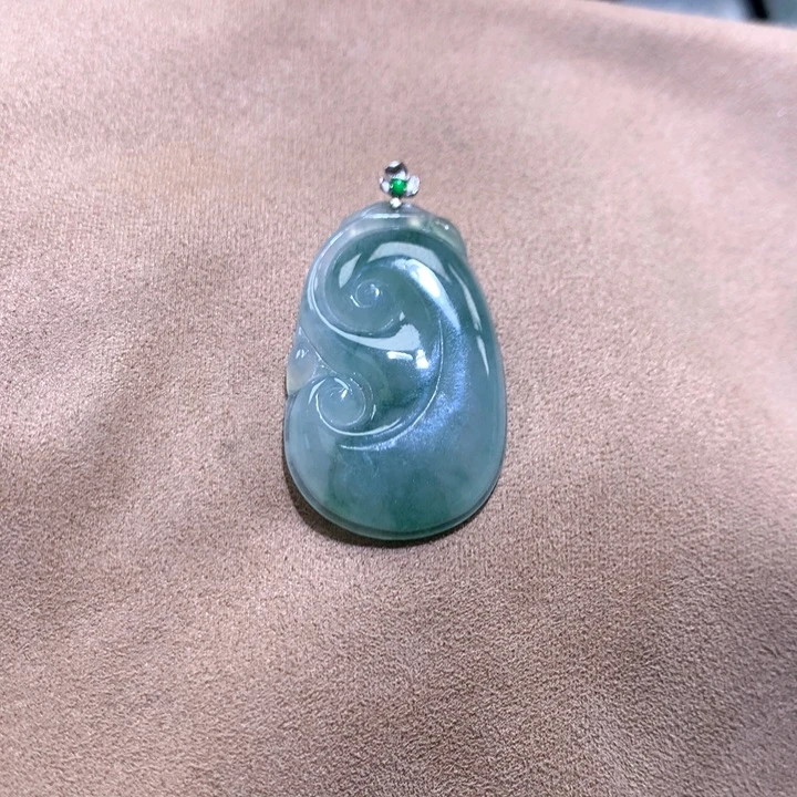 颈饰18K金镶嵌翡翠缅甸翡翠