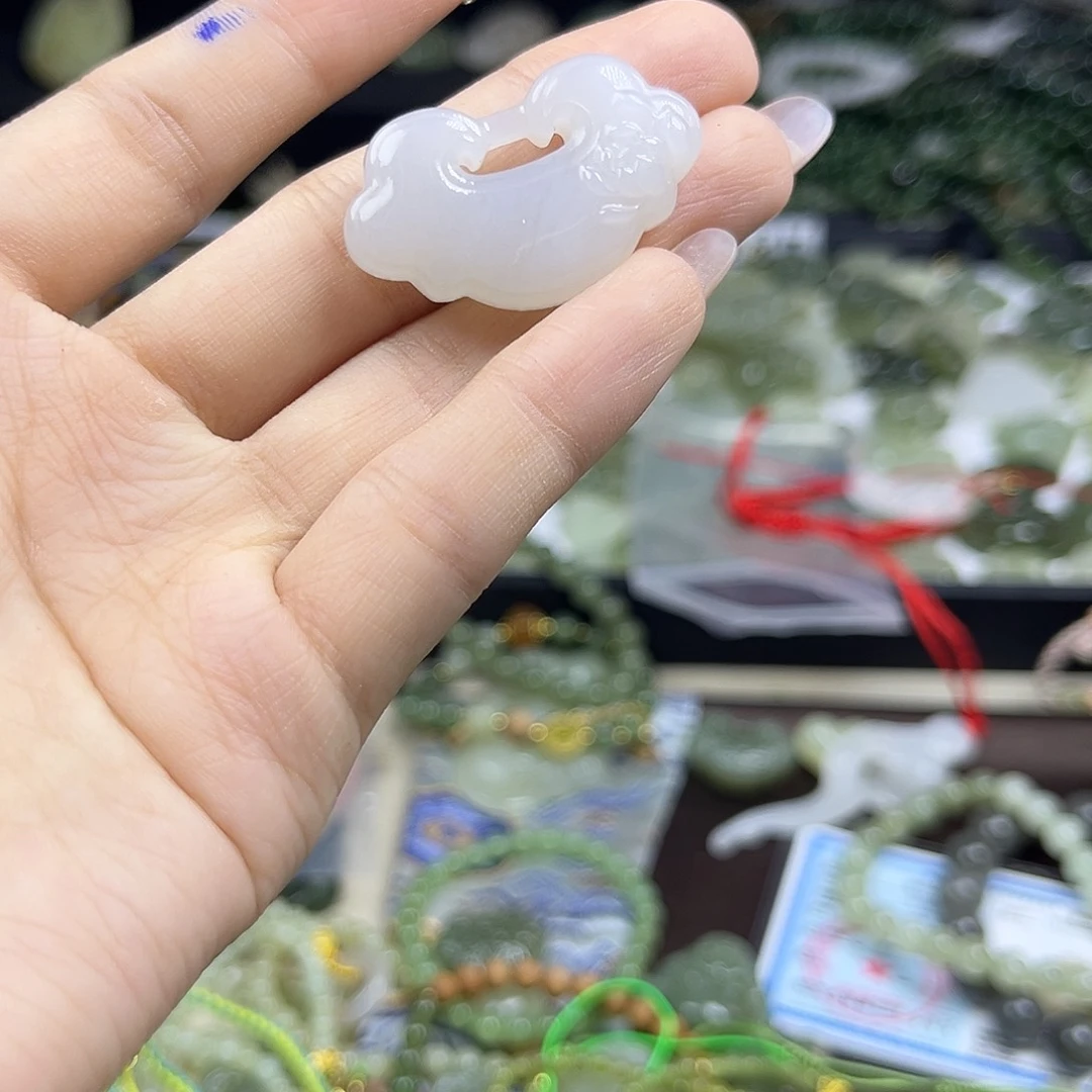 颈饰未镶嵌和田玉微瑕次