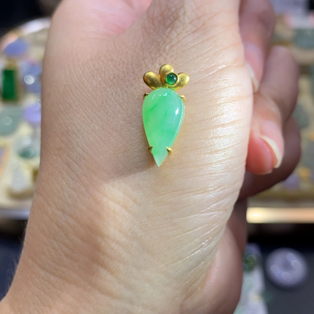 翡翠18K金镶嵌颈饰