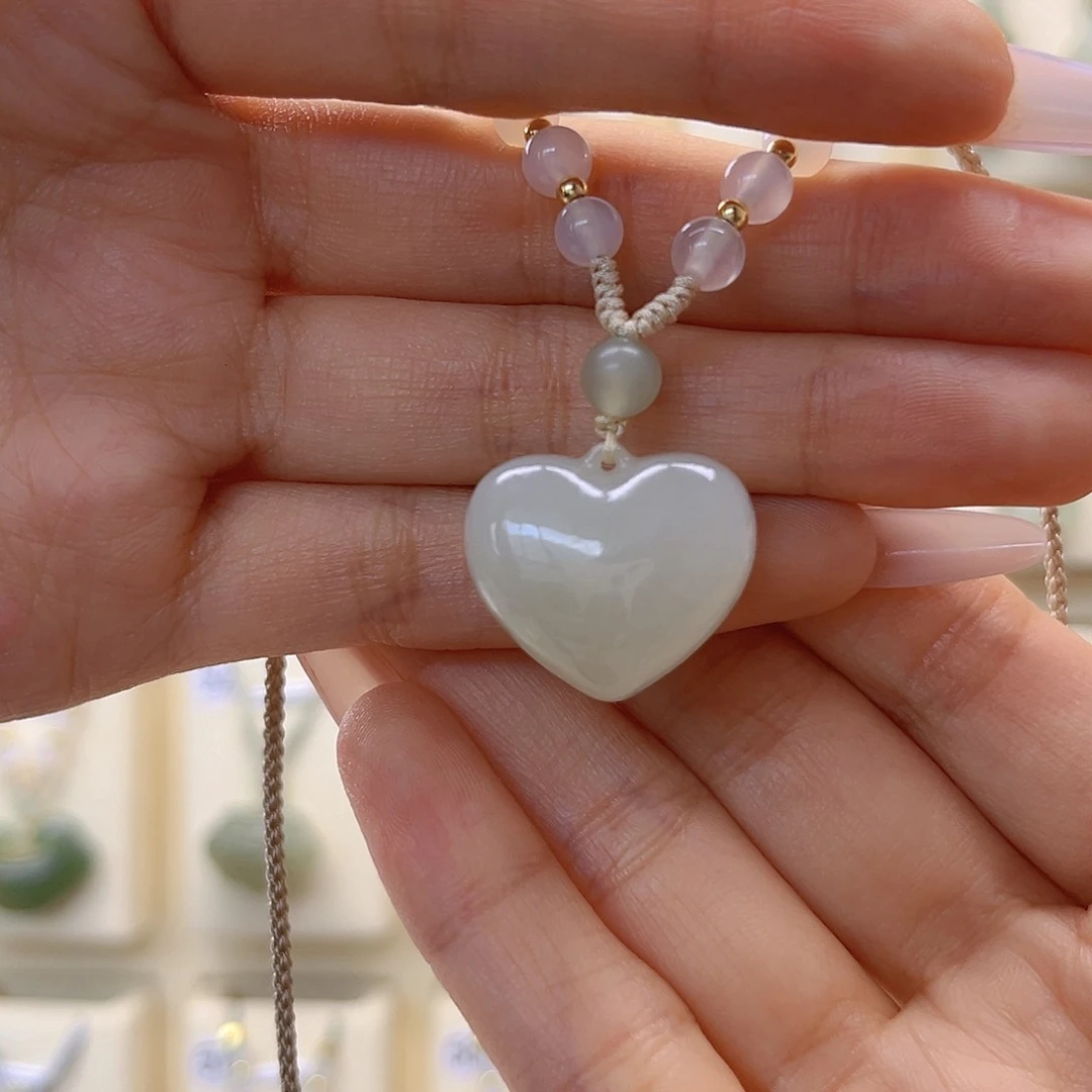 和田玉未镶嵌吊坠(赠链)