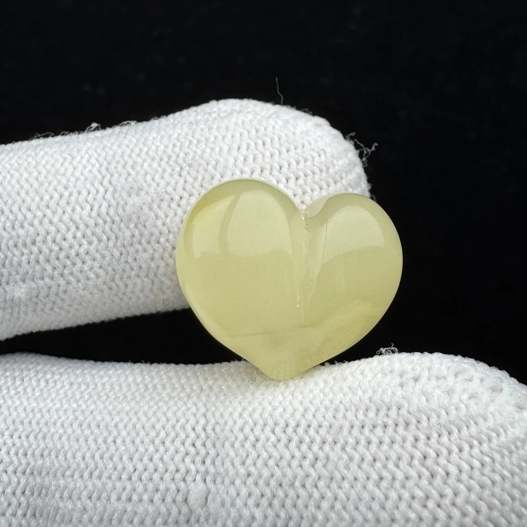 M6810天然蜜蜡爱心 19*15.6mm支持鉴定 假一罚四