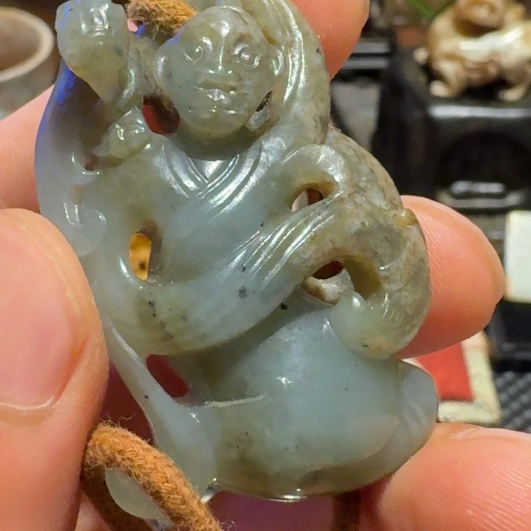 乐***央和田玉未镶嵌颈饰