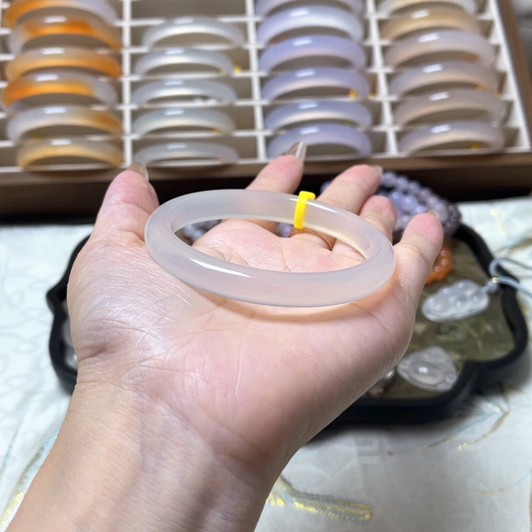 美****玛瑙/玉髓手镯未镶嵌