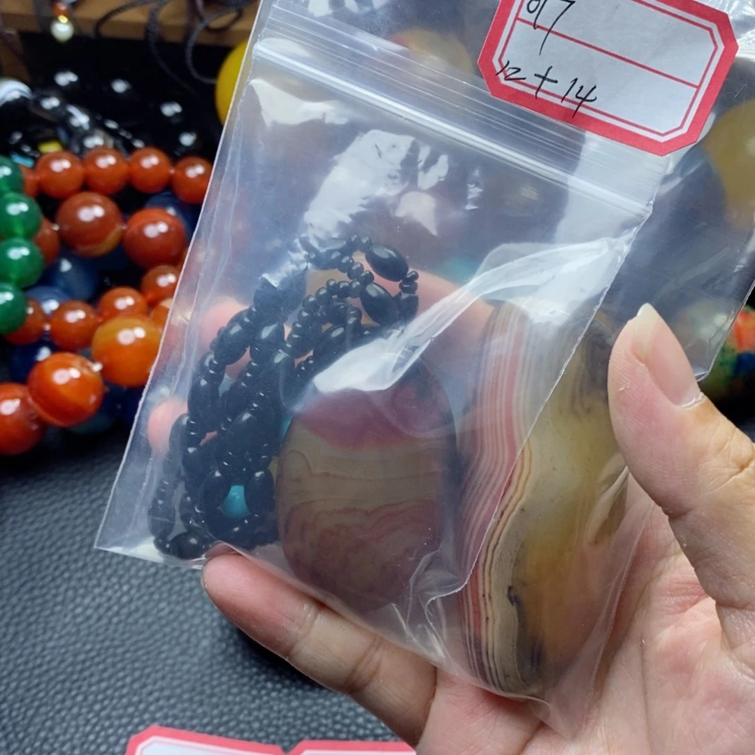 玛瑙/玉髓颈饰未镶嵌?****