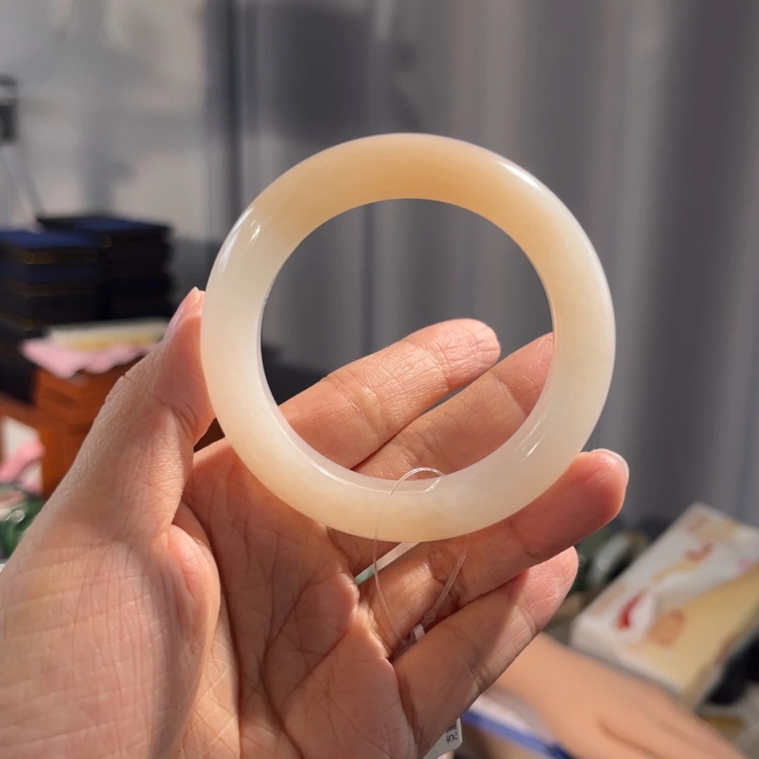 和田玉未镶嵌手镯  「粉白」高性价比！