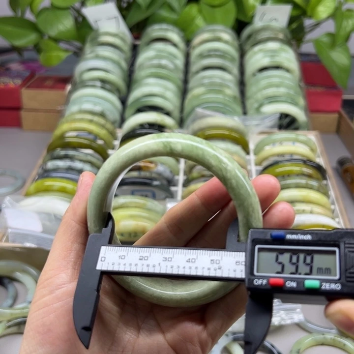 蛇纹石玉未镶嵌手镯40