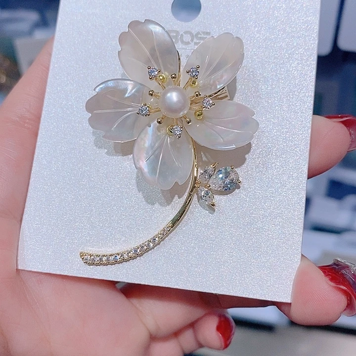 锆石铜合金贝壳花朵胸针