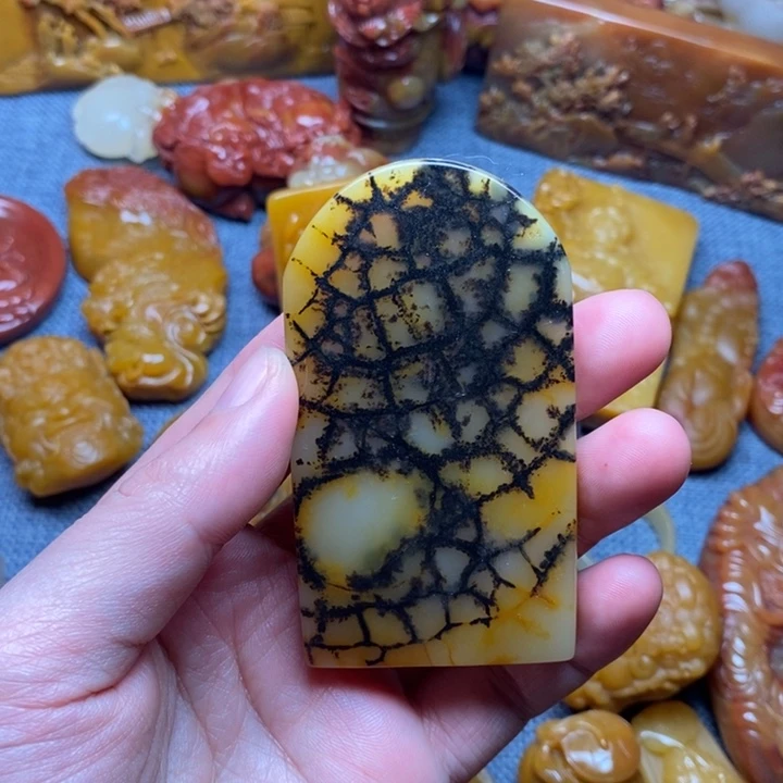 石英质玉（黄龙玉）合金颈饰