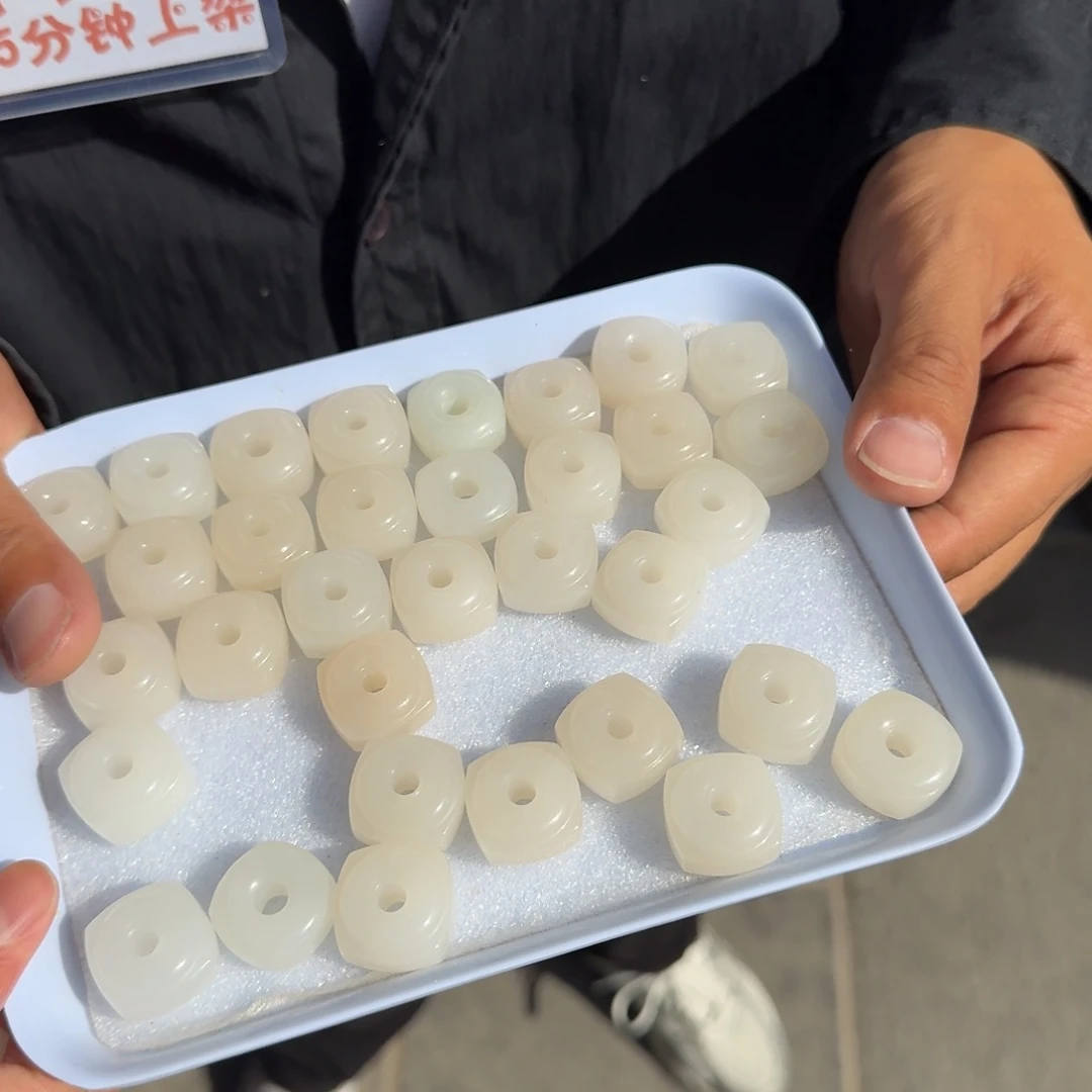 和田玉未镶嵌颈饰425小王子卡22左右青海料多样性拍一发一