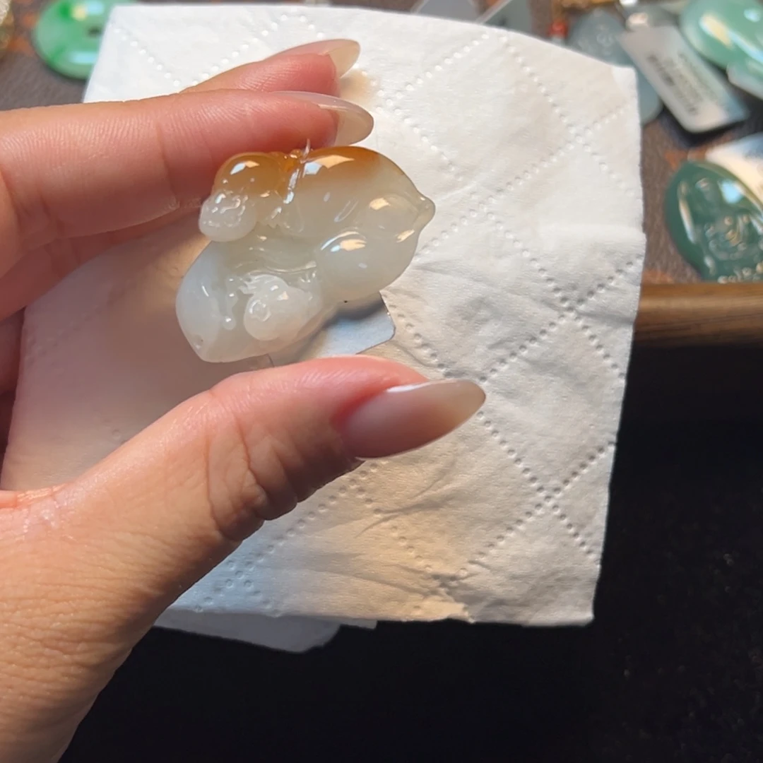 翡翠未镶嵌颈饰三角金蝉