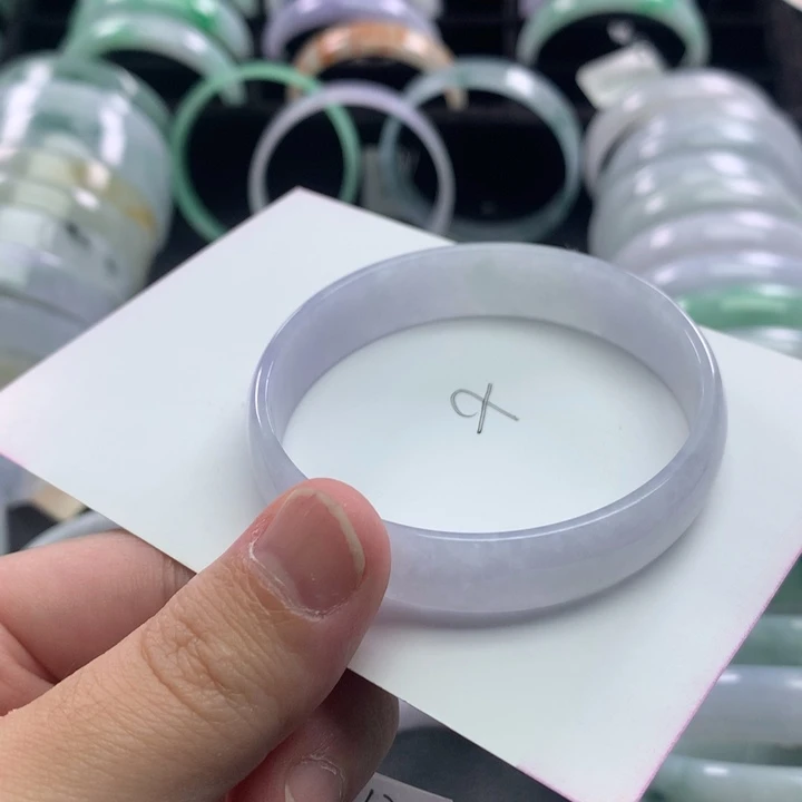 翡翠未镶嵌手镯公主