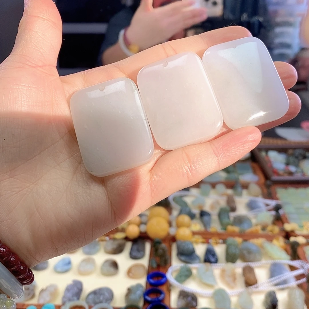 石英质玉合金颈饰