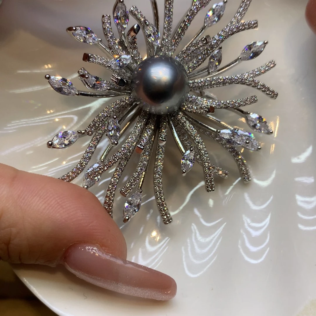 未镶嵌胸饰海水珍珠