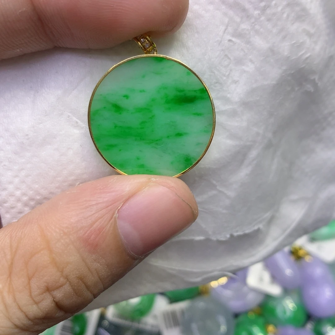 颈饰18K金镶嵌翡翠